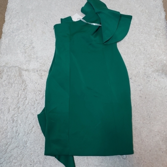 LAVISH Alice plus cold shoulder dress - Picture 8 of 9